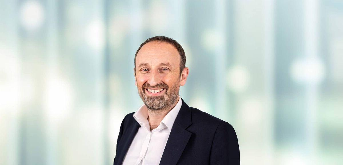  Headshot of Adam Platt, VP & Head of the RIA Companion Diagnostic Unit in Precision Medicine and Genomics; Global Head of Genomics Portfolio in AstraZeneca’s Centre for Genomics Research